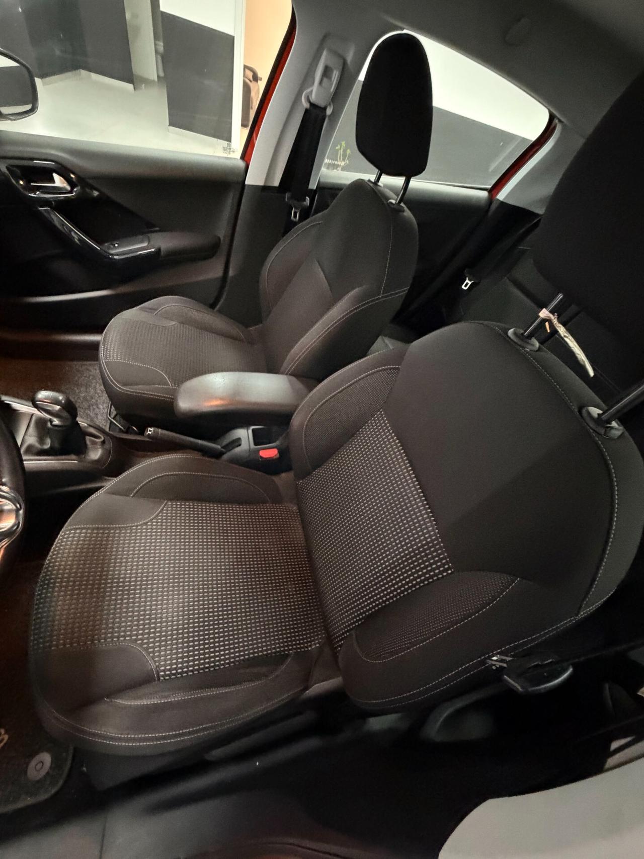 Peugeot 208 PureTech 82 5 porte Allure