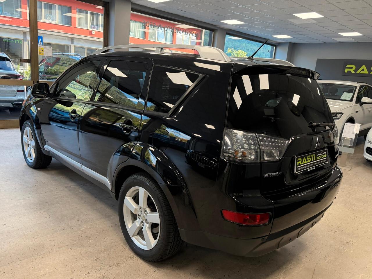 Mitsubishi Outlander 2.0 DI-D Instyle 7 p.ti DPF