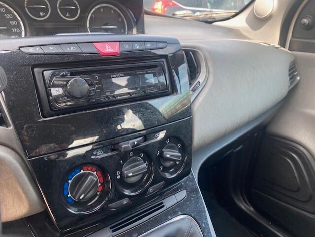 Lancia Ypsilon 1.3 MJT 16V 95 CV 5 porte S&S Silver