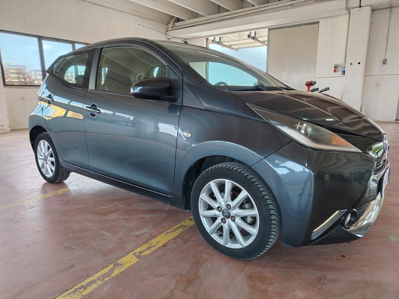 Toyota Aygo 1.0 VVT-i 69 CV 5 porte x-wave MMT