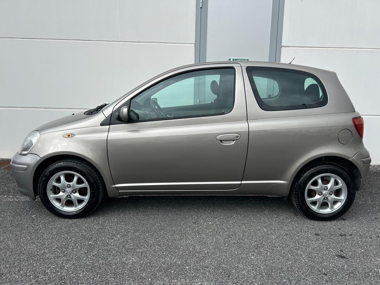 Toyota Yaris 1.0i 16V cat 3 porte Sol