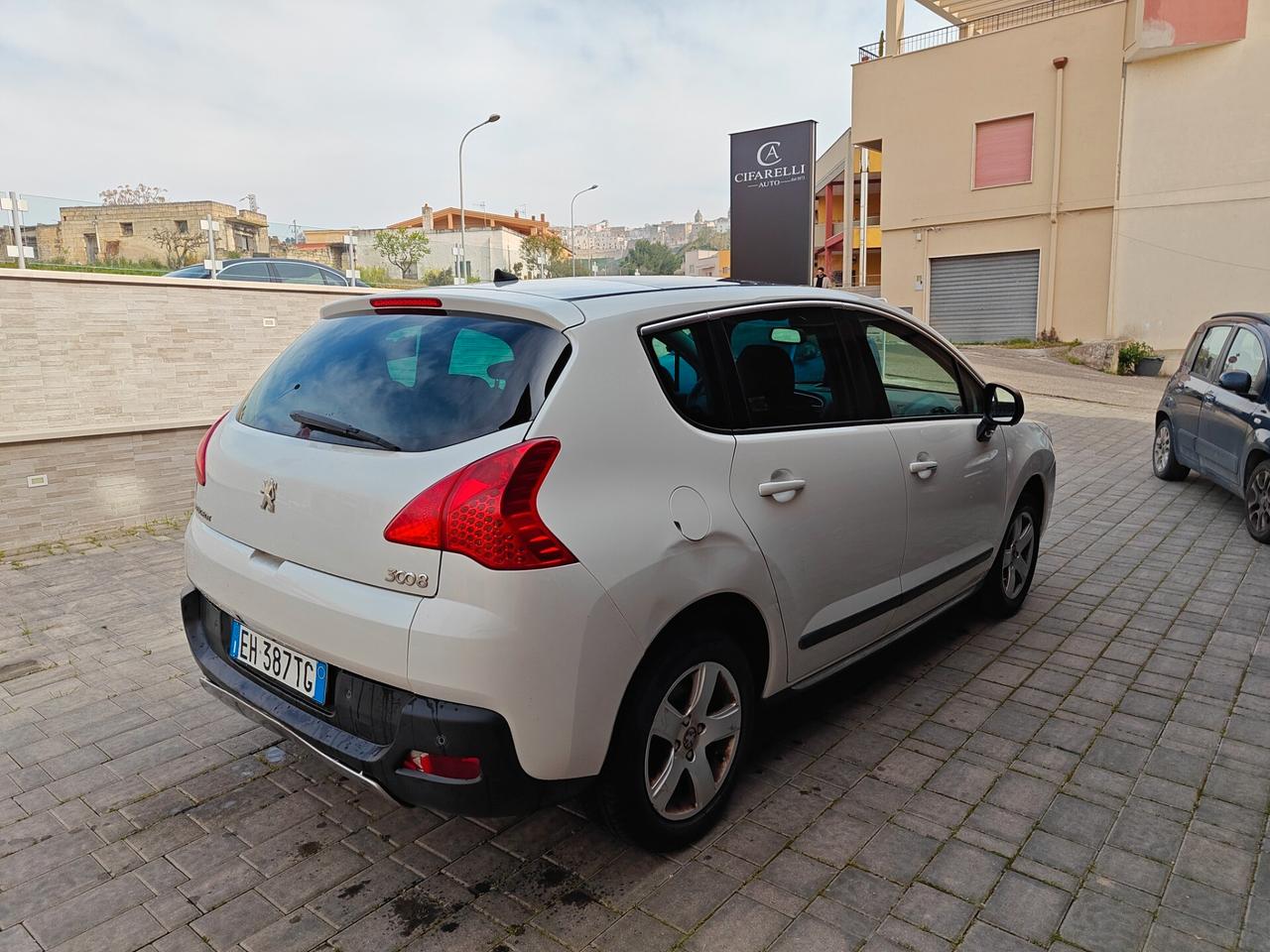 Peugeot 3008 1.6 HDi 112CV cambio robotizzato Business