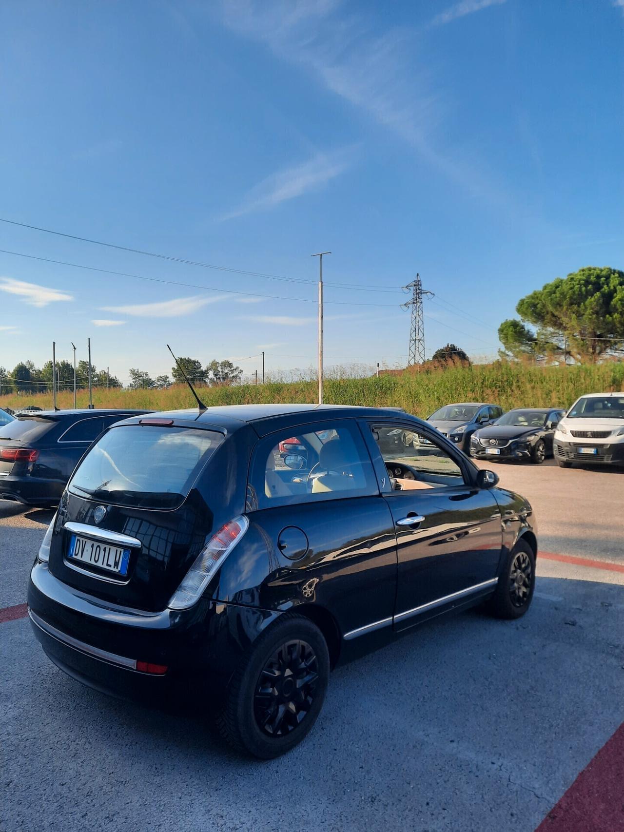 Lancia Ypsilon 1.2 Platino OK NEOPATENTATI