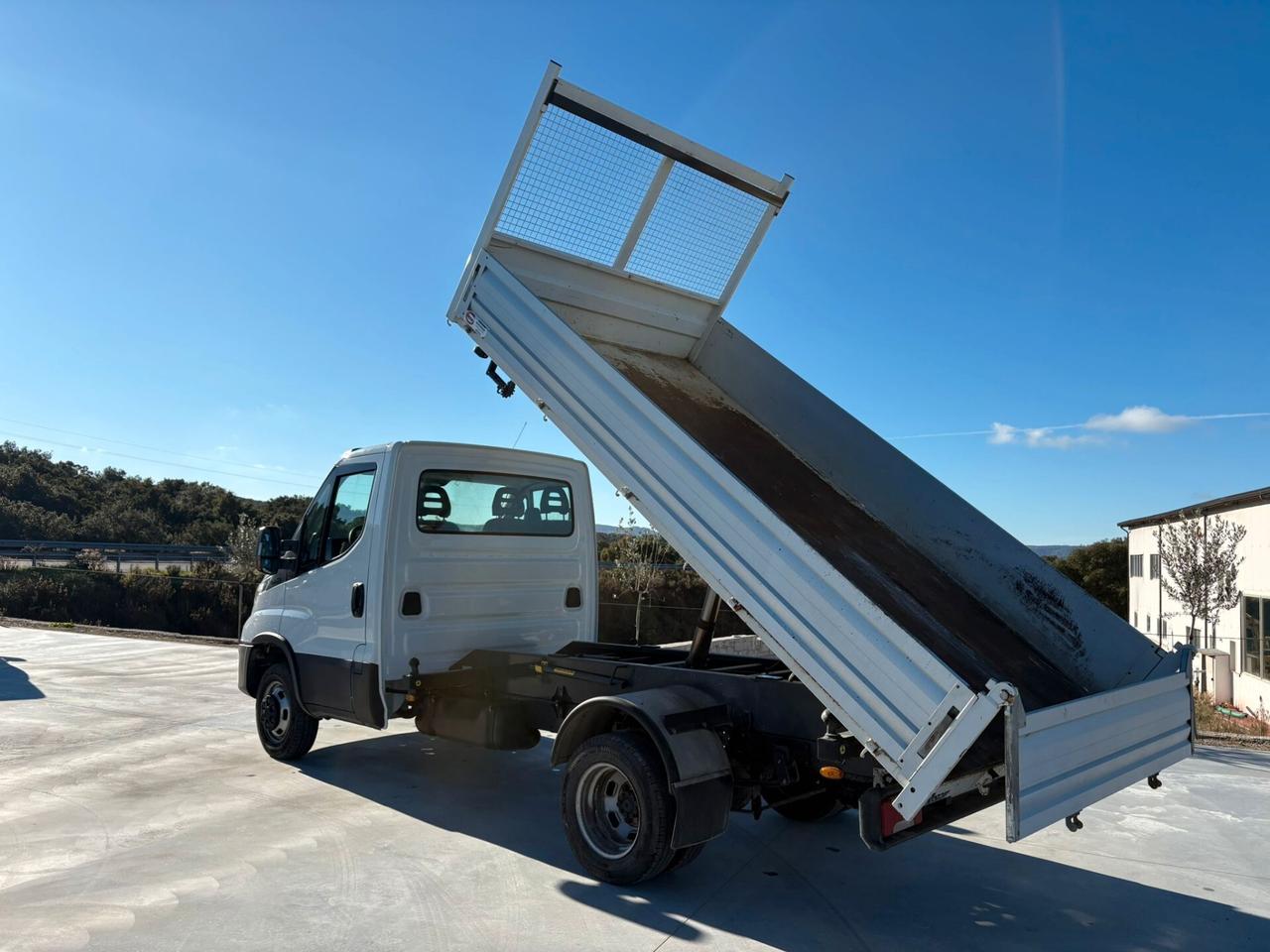 Iveco Daily RIBALTABILE TRILATERALE 35C12
