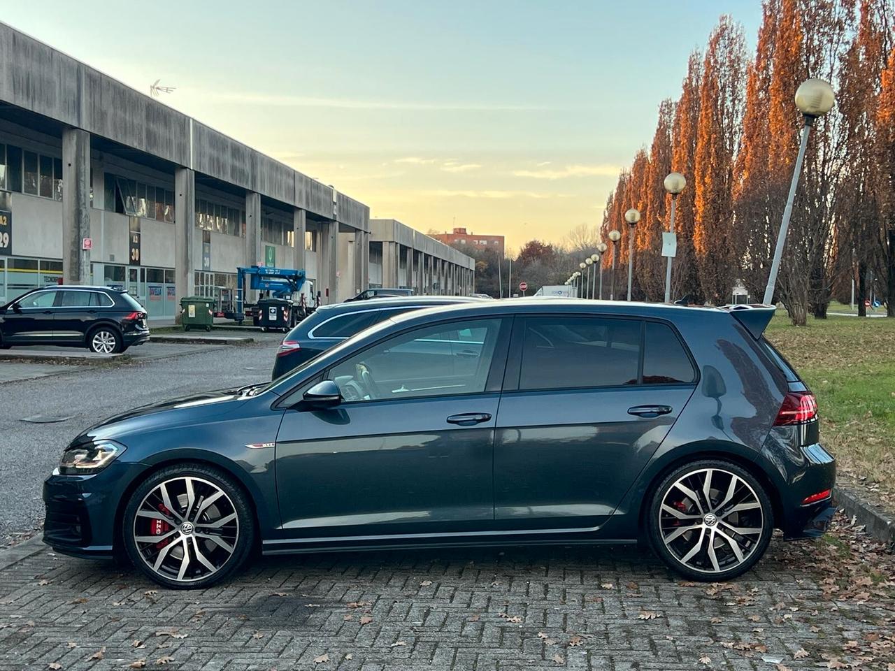 Volkswagen Golf GTI Performance 2.0 245 CV TSI DSG 5p.