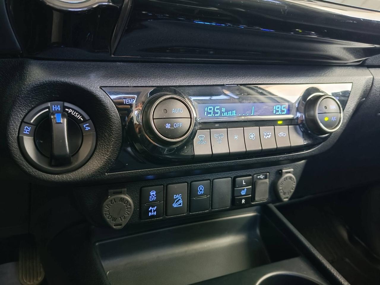 TOYOTA Hilux IV 2021 - Hilux 2.8 d double cab Executive 4wd auto