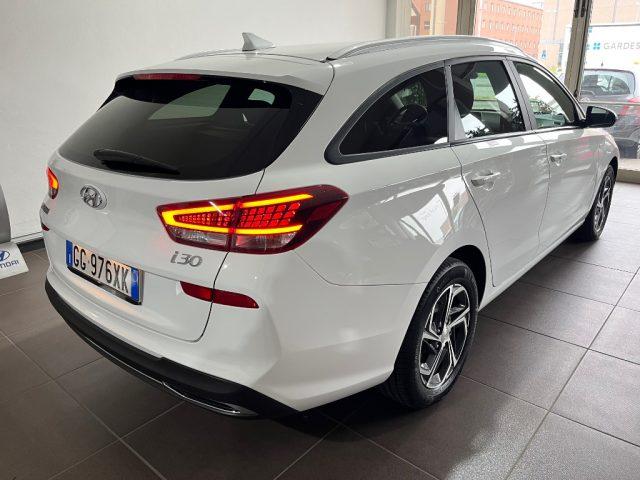 HYUNDAI i30 1.6 CRDi hybrid 39.000km