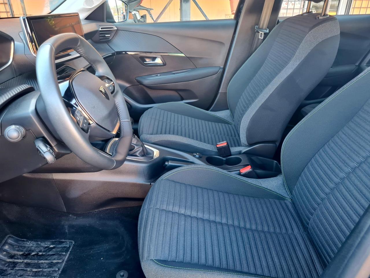 Peugeot 208 1.2 PureTech 100 *CARPLAY*PDC*