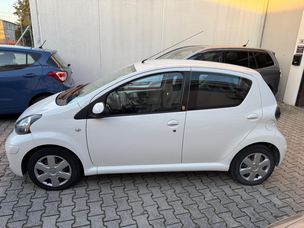 Toyota Aygo 1.0 12V VVT-i 5 porte Sol Connect MMT