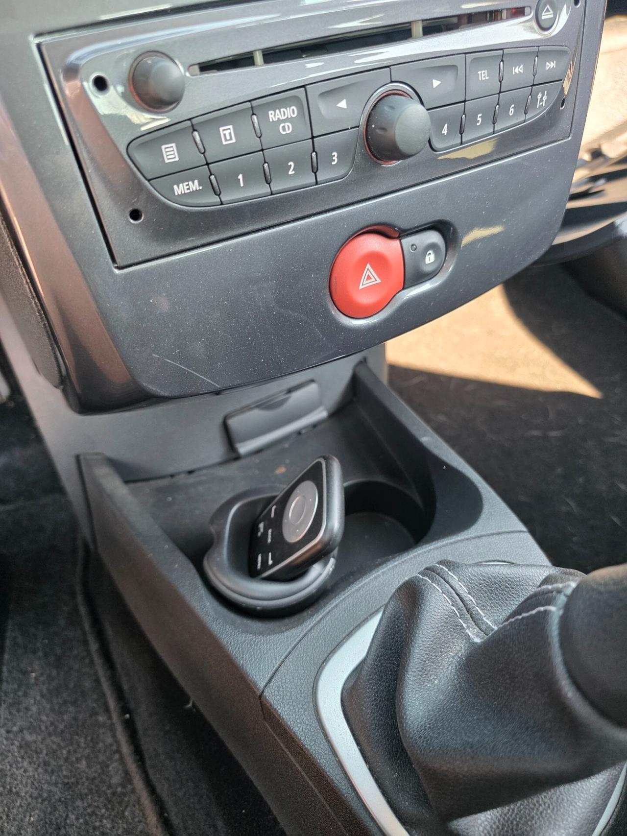 Renault Clio 1.2 75CV perfetta e garantita 12 mesi