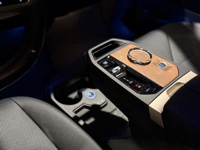 BMW iX xDrive40 Pacchetto Sportivo