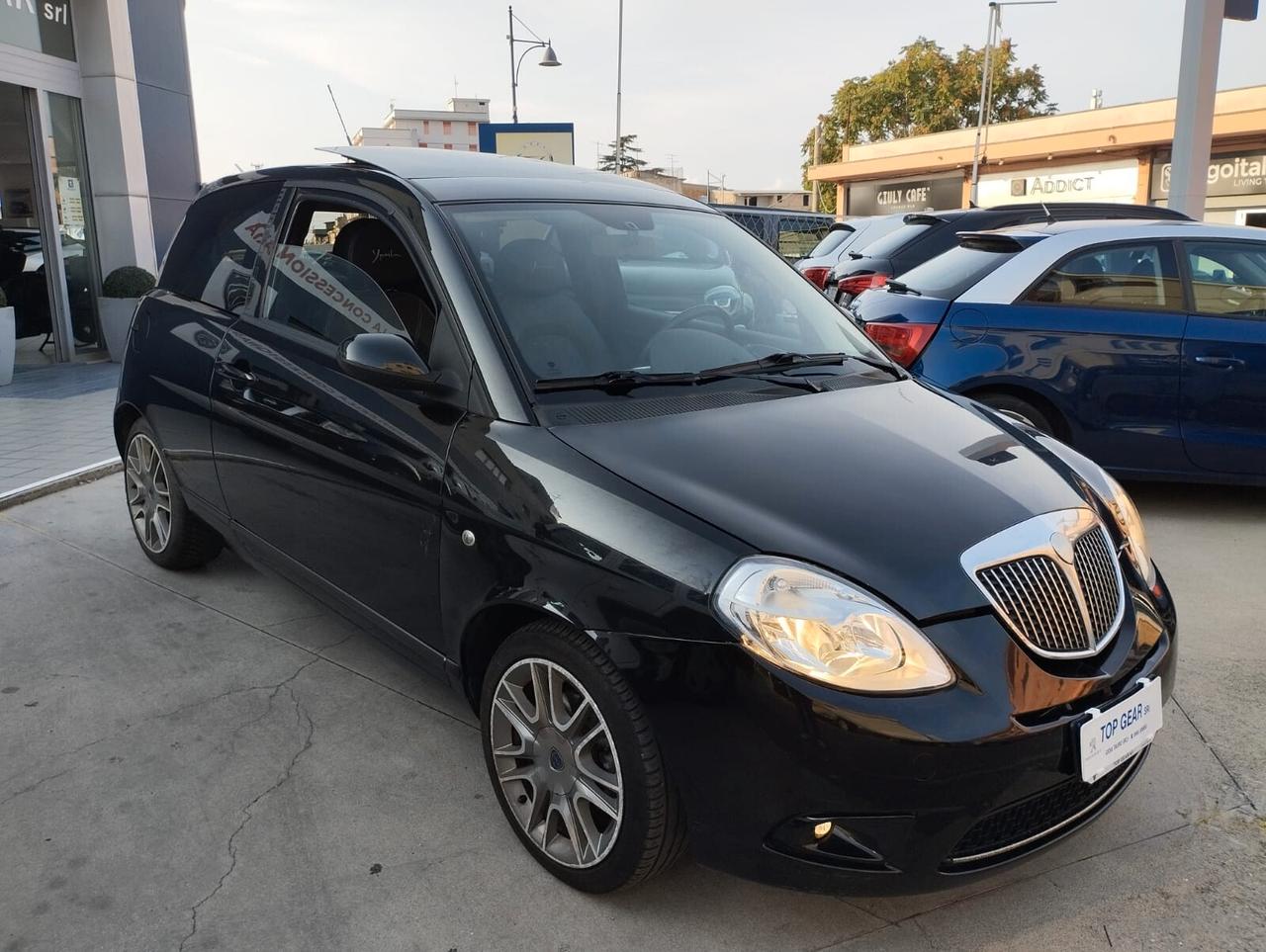 Lancia Ypsilon 1.3 MJT 105 CV Sport MomoDesign