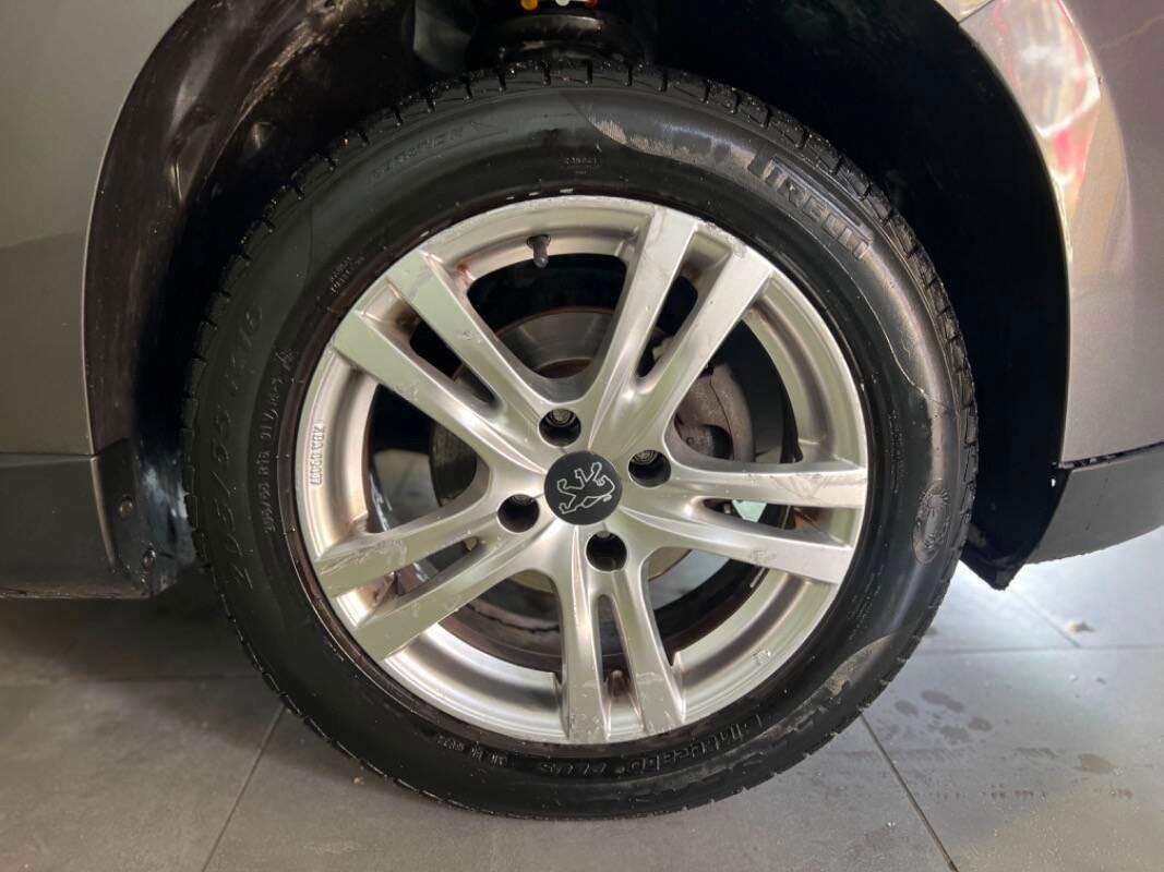 Peugeot 2008 1.6 e-HDi 92 CV eat6 2015