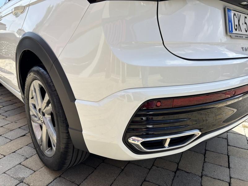 Volkswagen Taigo 1.0 tsi R-Line 110cv MATRIX-APP CONNECT-17"