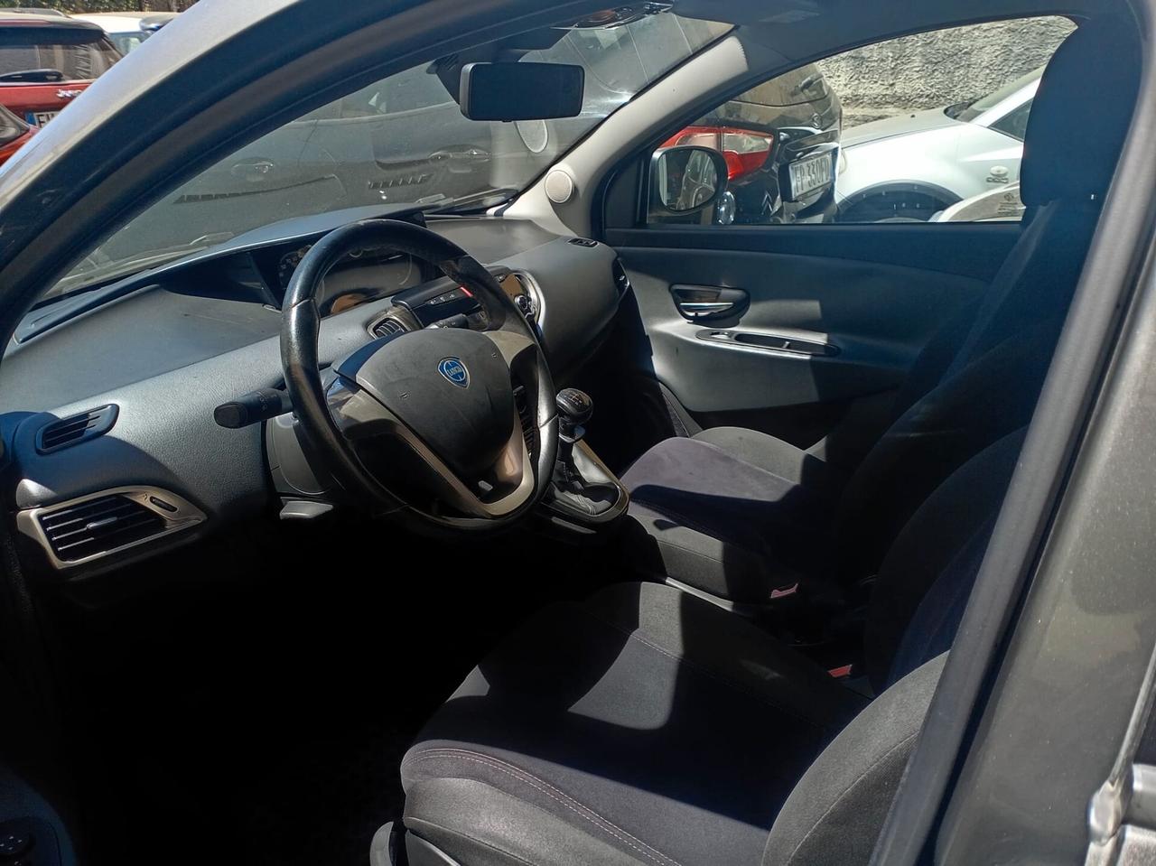 Lancia Ypsilon 1.2 69 CV 5 porte S&S Gold