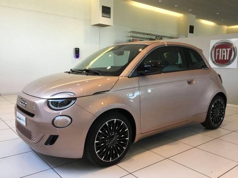 FIAT 500 Hybrid Hybrid Icon MY26 PACK STYLE