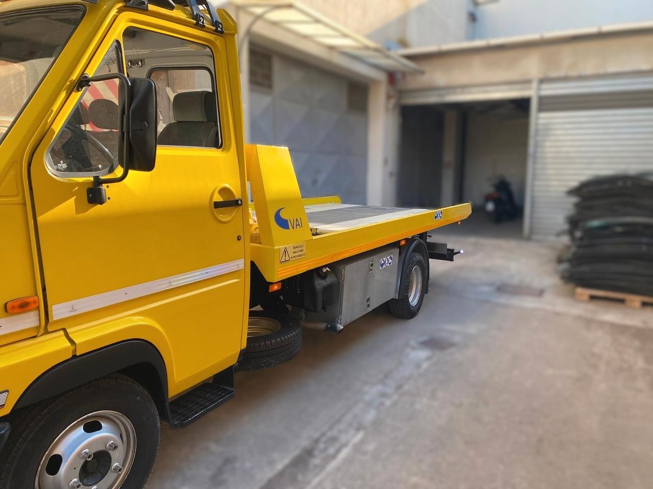 Carroattrezzi: Renault V.I. – Pianale Basculante e Scorrevole con Verricello e Gru