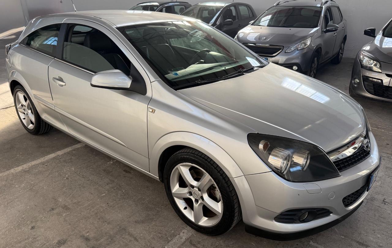 Opel Astra GTC 1.7 CDTI 125CV 3 porte Cosmo - 2009