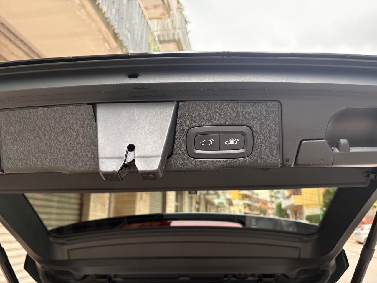 Volvo XC 60 XC60 B4 (d) AWD automatico Plus Dark