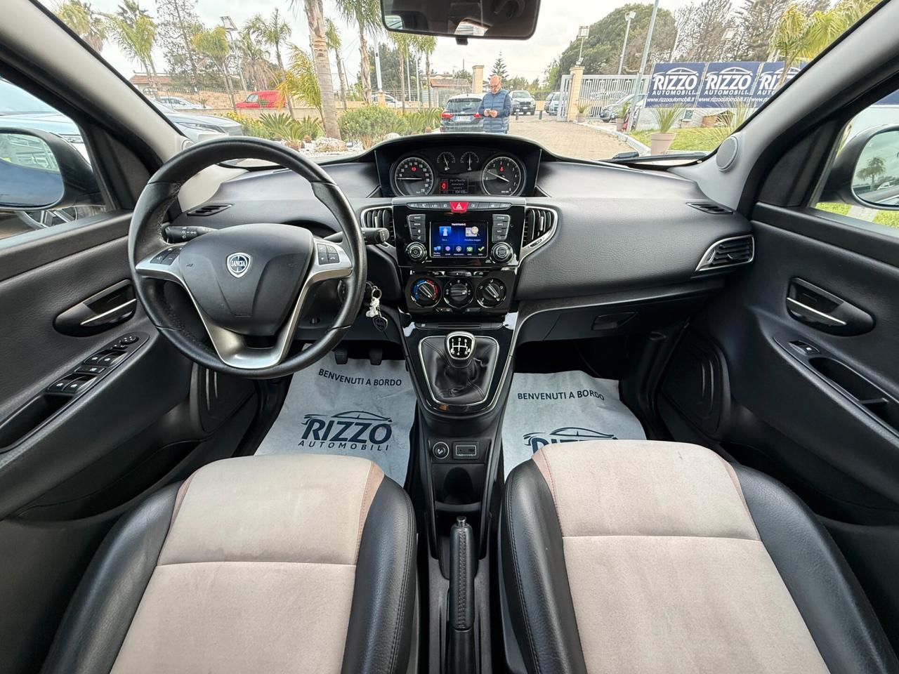 Lancia Ypsilon 1.2 69CV 5porte Platinum Navi Pelle