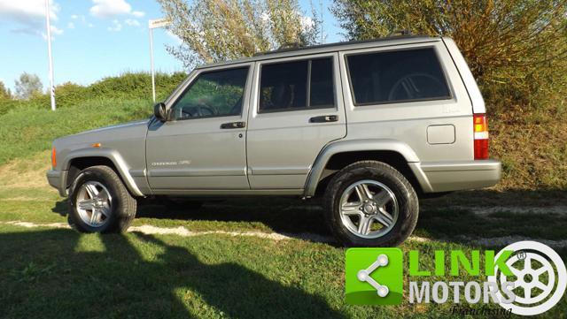 JEEP Cherokee Classic 2.5 TD 4 x4 ben tenuto