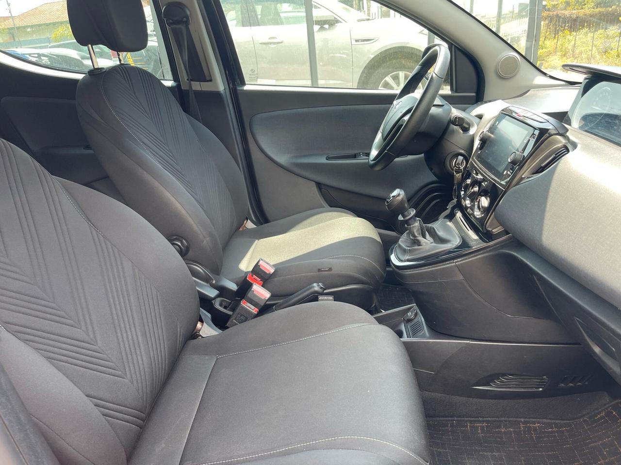 Lancia Ypsilon 1.0 FireFly 5 porte S&S Hybrid Ecochic Gold
