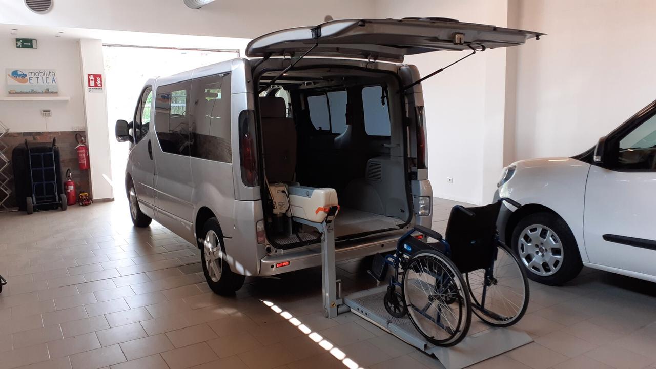 Opel Vivaro trasporto disabili pedana Focaccia