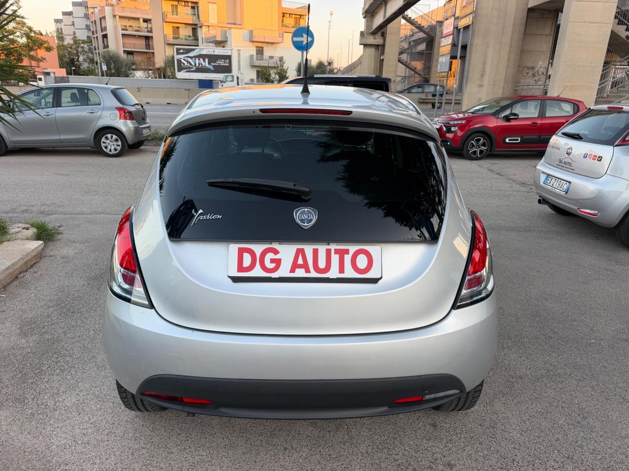 Lancia Ypsilon 1.2 benzina 69 cv 2011 105.000 km