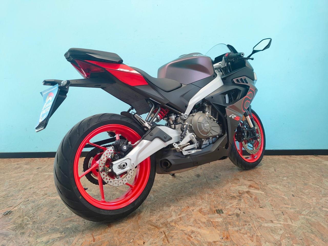 Aprilia RS 457 soli 2409 km.