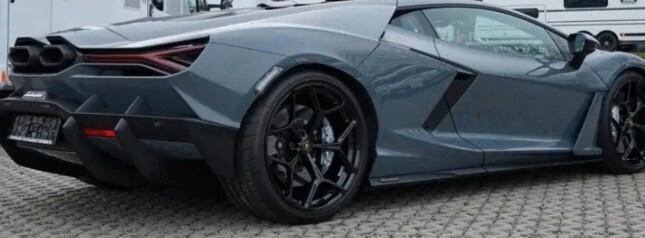 Lamborghini Revuelto con propulsore ibrido V12 da 6.498 cc (ibrido plug-in, HPEV)