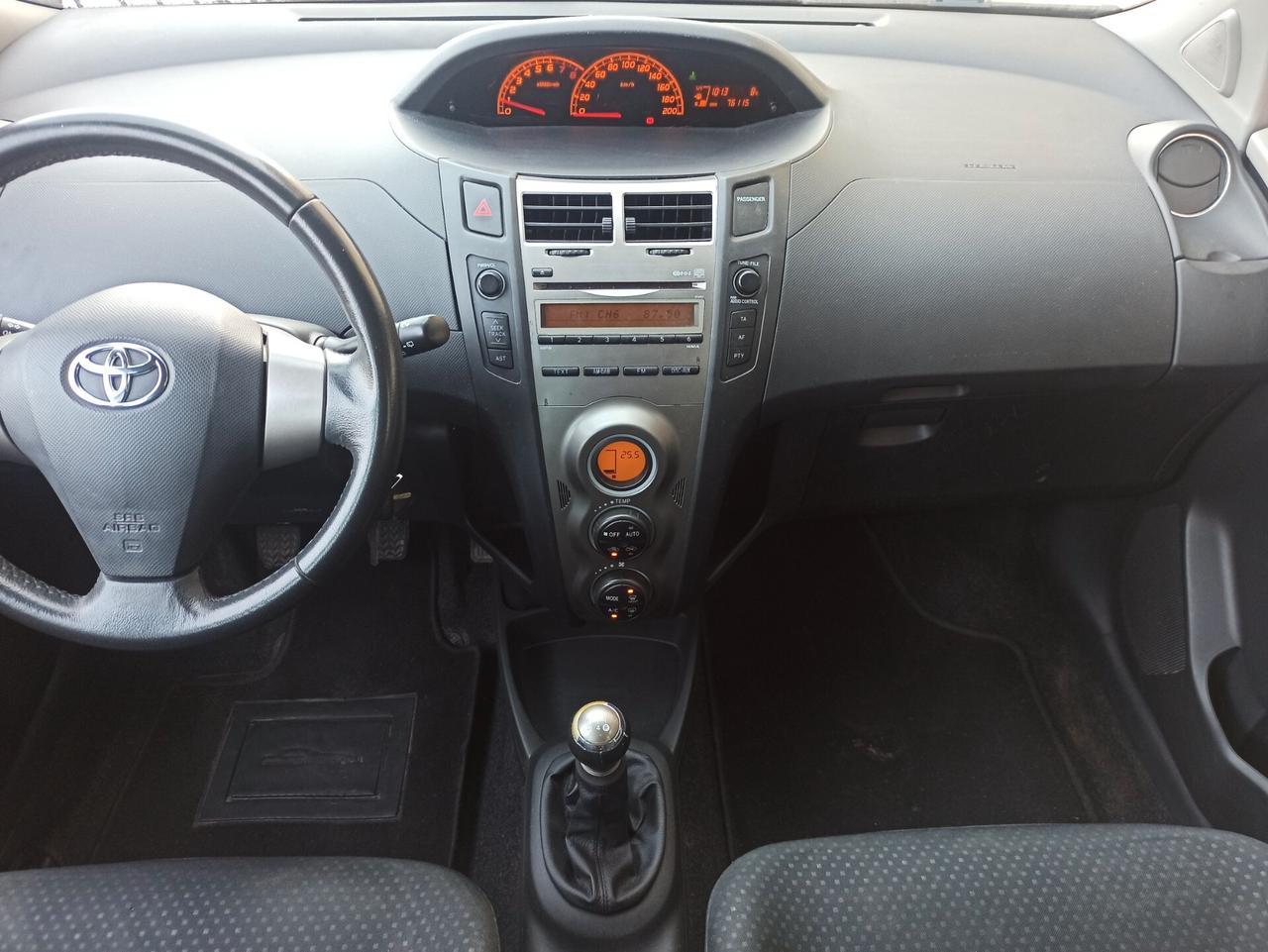 Toyota Yaris 1.0 5 porte