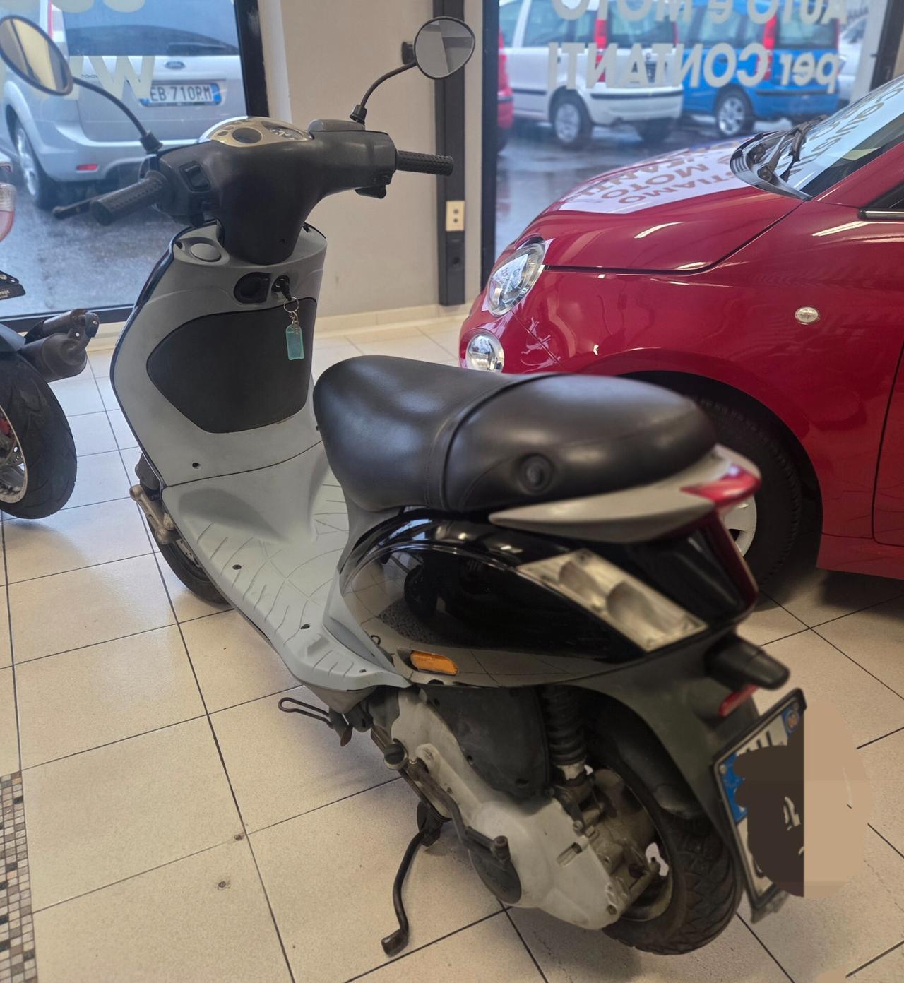 Piaggio Zip 125 Scooter