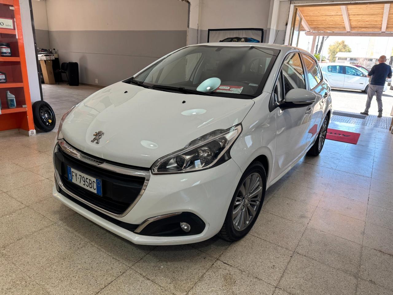 Peugeot 208 BlueHDi 100 cv. 5 porte Allure OK NEOPATENTATI