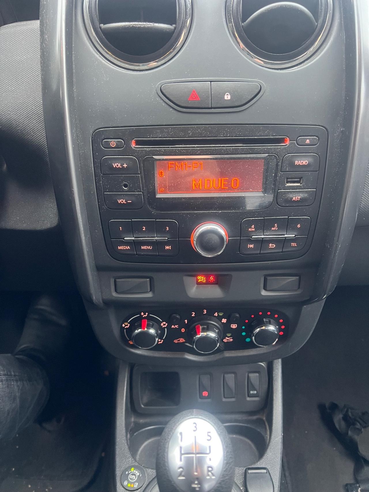 Dacia Duster 1.6 115 CV 4x2 GPL serie limitata black shadow