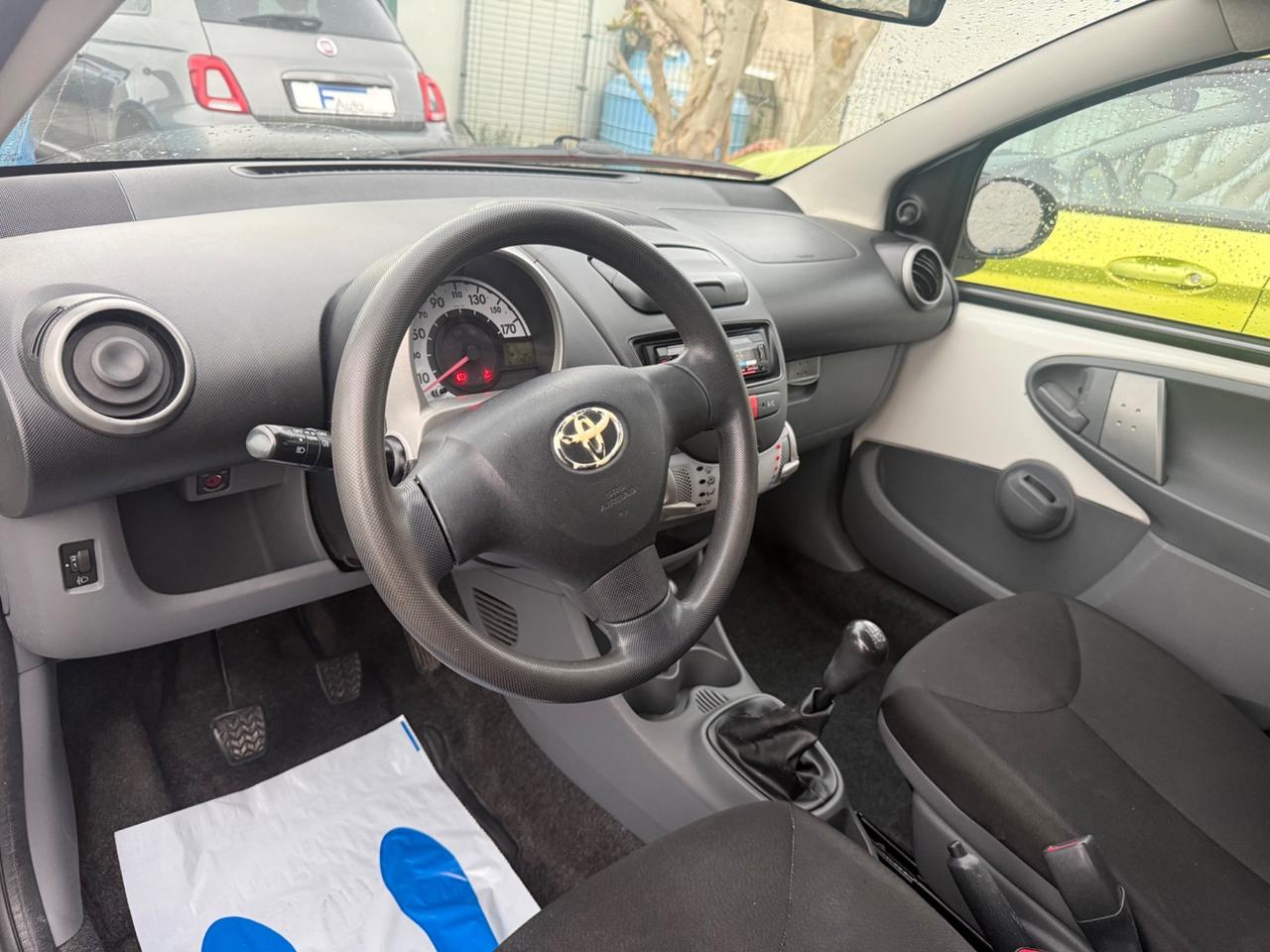 Toyota Aygo 1.0 12V VVT-i 5 porte,Clima,Radio,ecc.