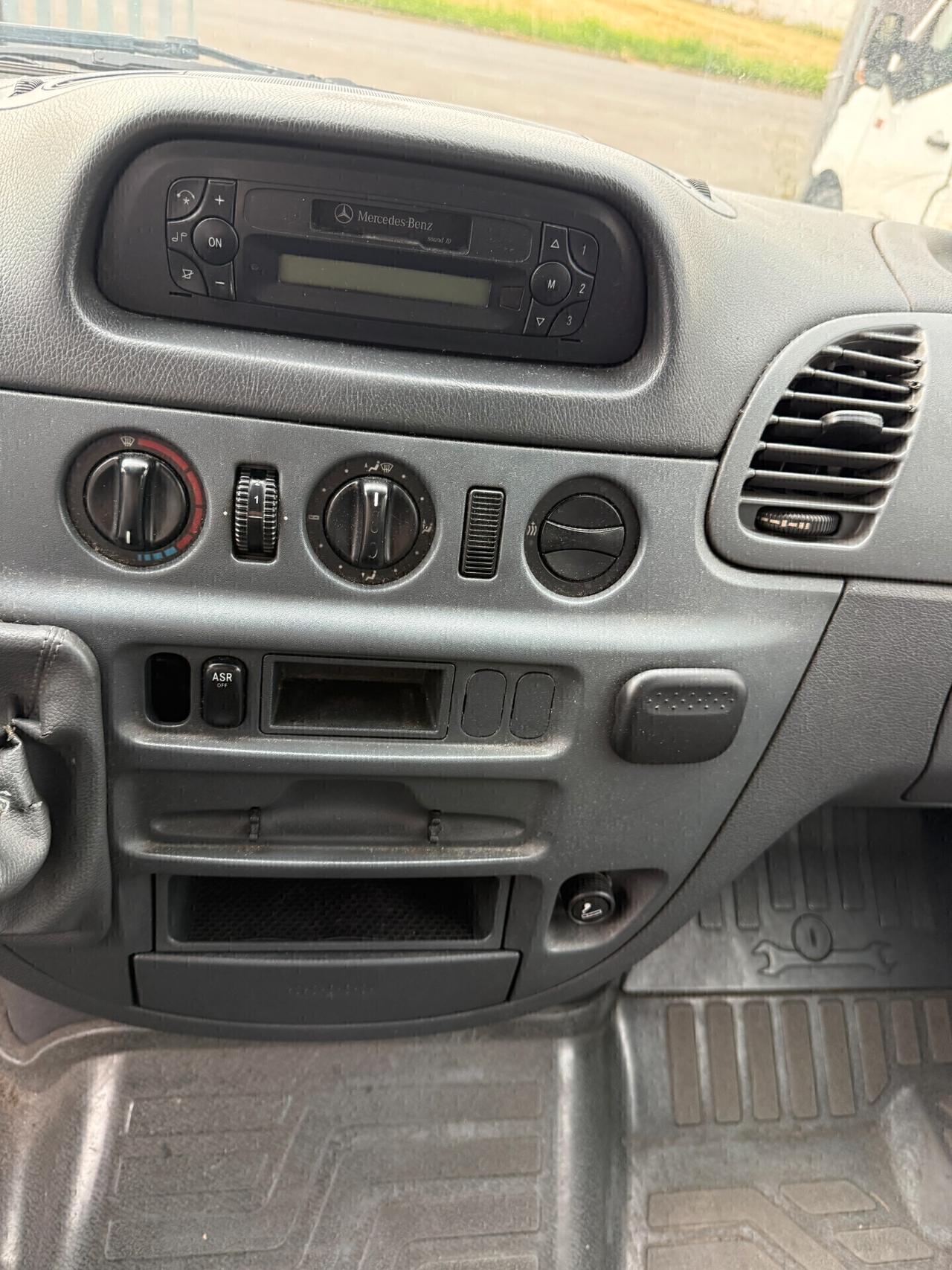 Mercedes-Benz Sprinter 311 CDI/8 POSTI/PULLMINO/PEDANA PER DISABILI/2001