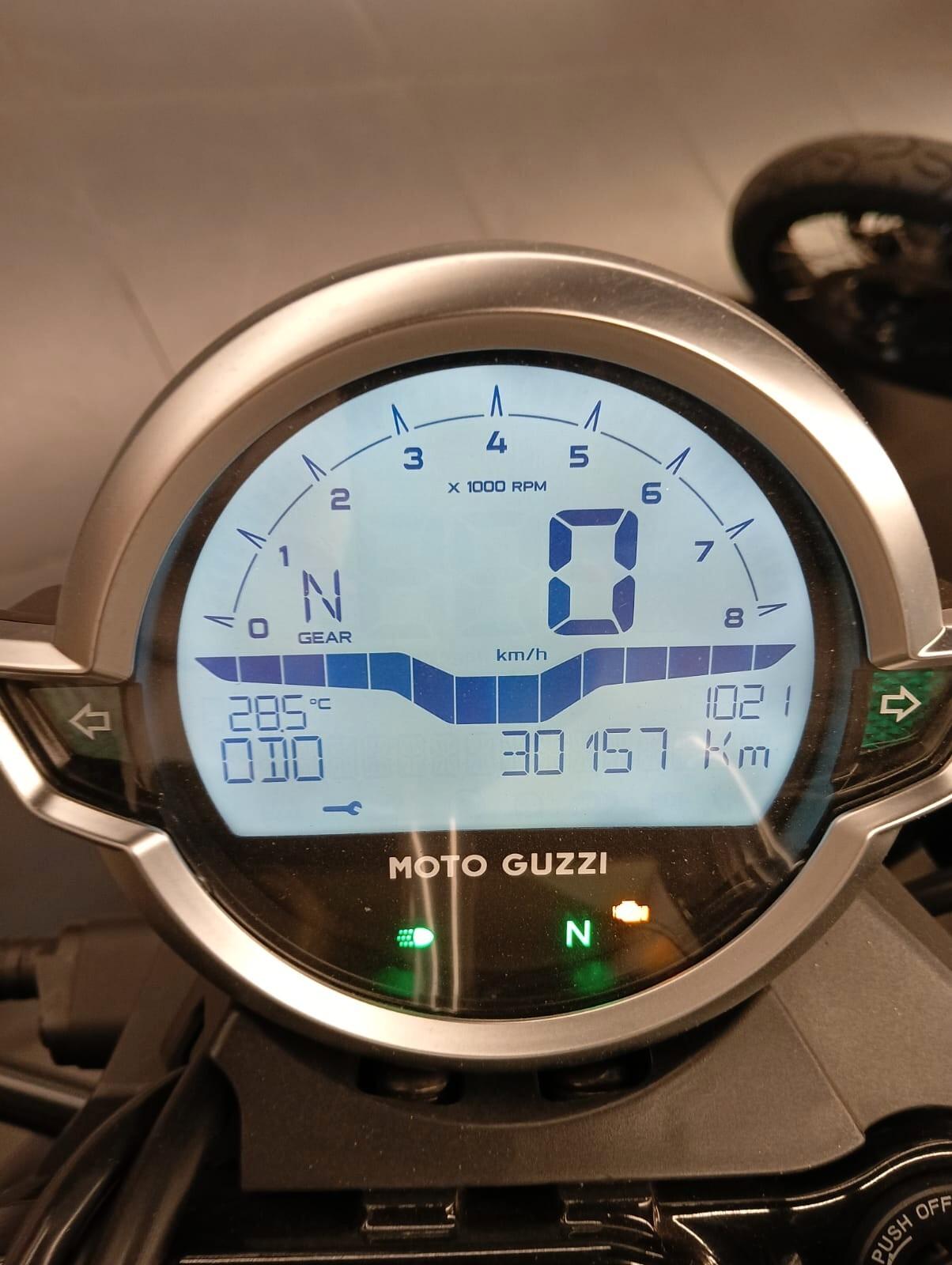 Moto Guzzi V9 BOBBER E5