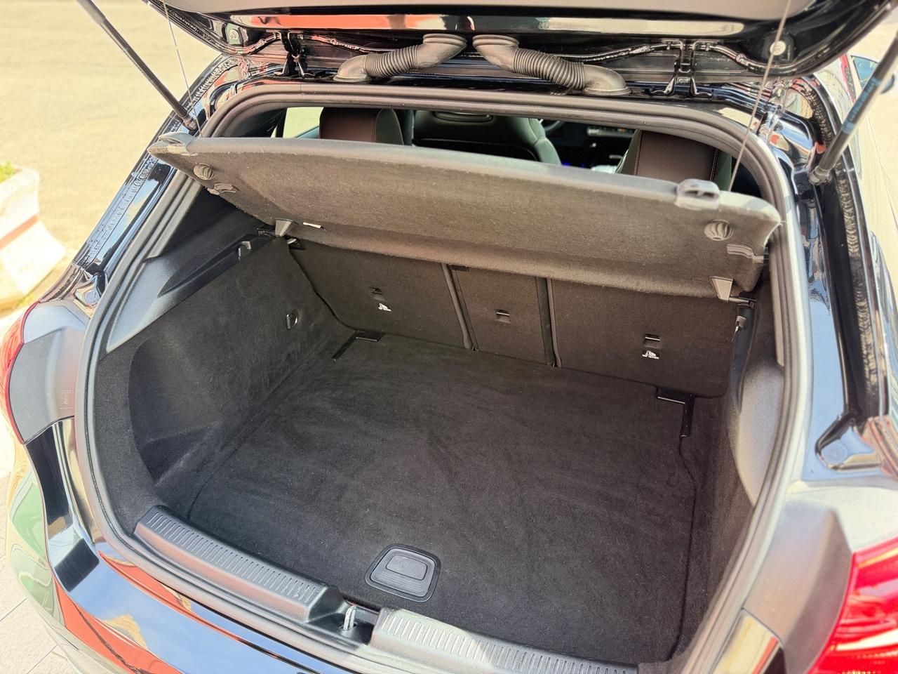 Mercedes-benz A180d Premium Amg -2021 AMBIENT/NAVI