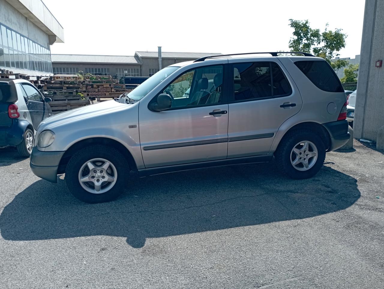 Mercedes-benz ML 270 7 POSTI