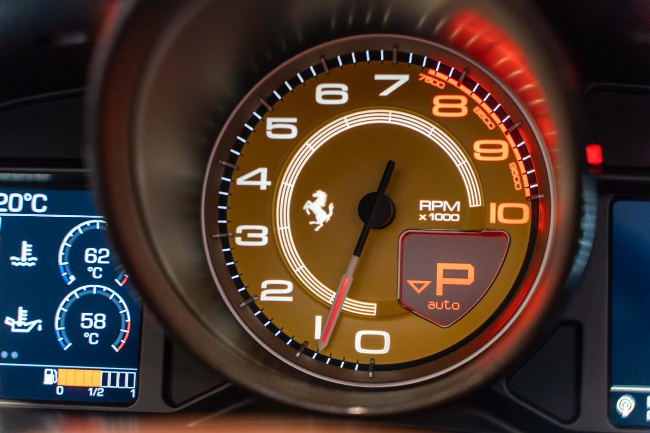 Ferrari Portofino BLU POZZI/TERRA BRUCIATA/CARBONIO