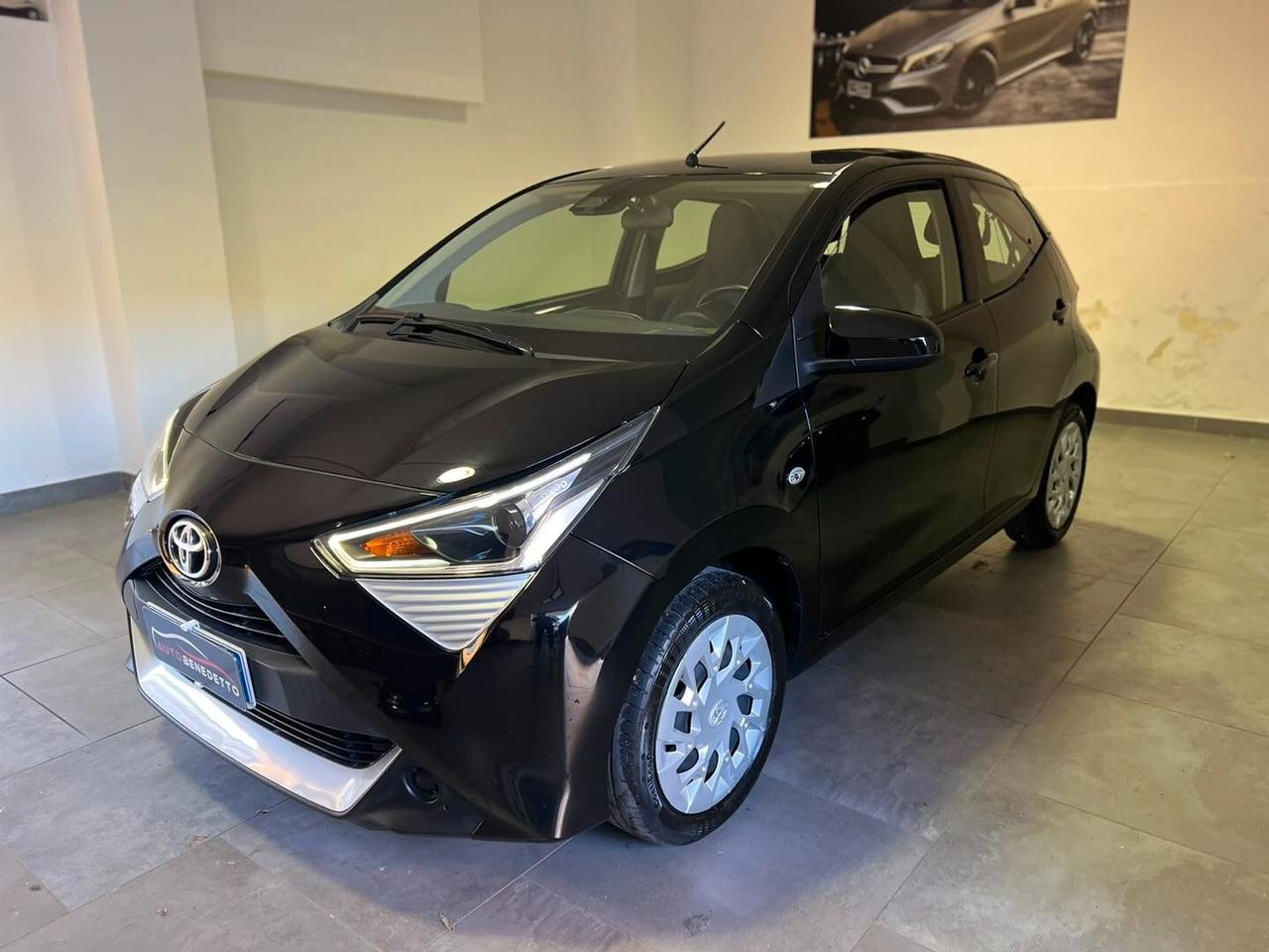 TOYOTA AYGO 1.0 X-BUSINESS 72CV 2021