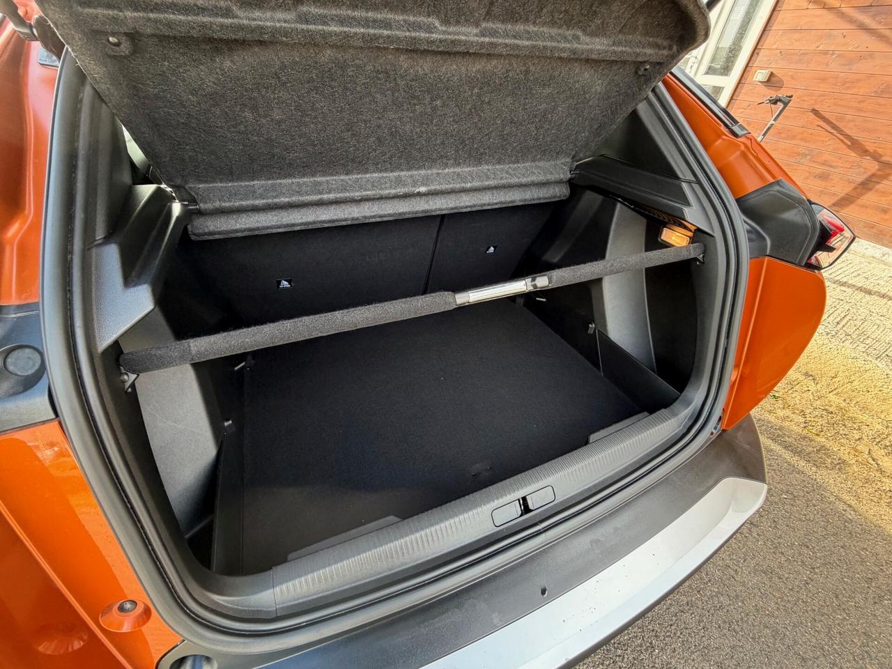 PEUGEOT 2008 1.2 Benz. Allure Pack GARANTITA