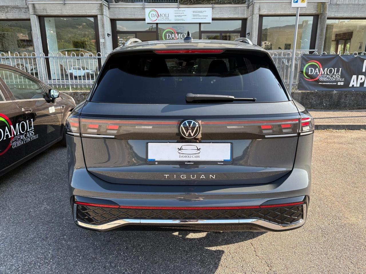 Volkswagen Tiguan VOLKSWAGEN TIGUAN 2.0 TDi R-LINE