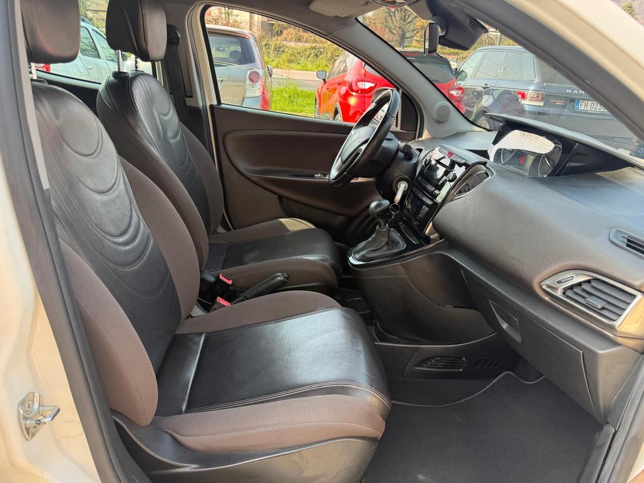 Lancia Ypsilon 0.9 TwinAir 85 CV 5 porte S&S DFN Platinum