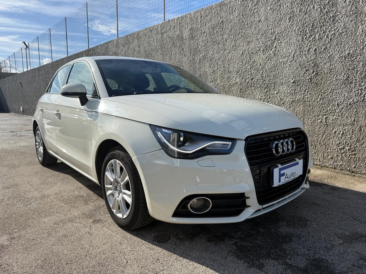 Audi A1 1.6 TDI,5 porte,LED diurni,Bluetooth,comandi al volante,ecc.
