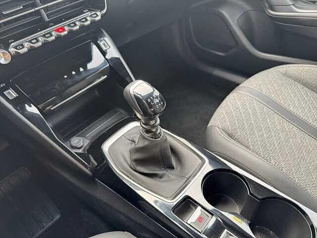 Peugeot 2008 1.2 PureTech 100 CV Allure