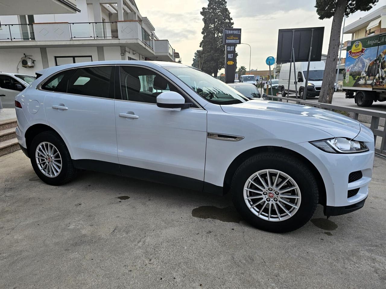 Jaguar F-Pace 2.0 D 180 CV AWD aut. Pure