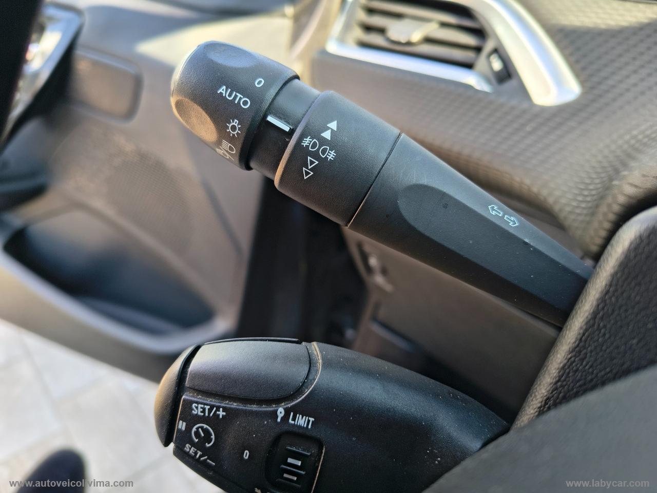 PEUGEOT 208 1.2 82 CV 5p. Allure