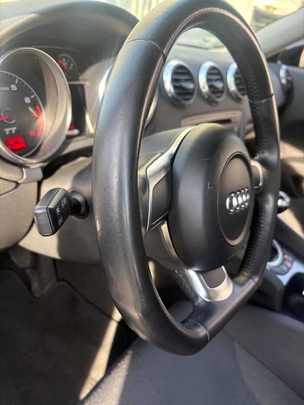 Audi TT Coupé 2.0 TFSI 200 cv book service