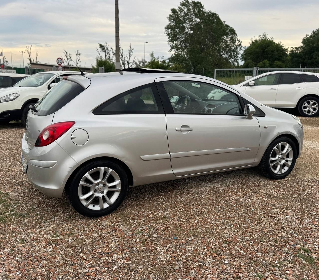 Opel Corsa 1.2 3 porte Sport Neopatentati